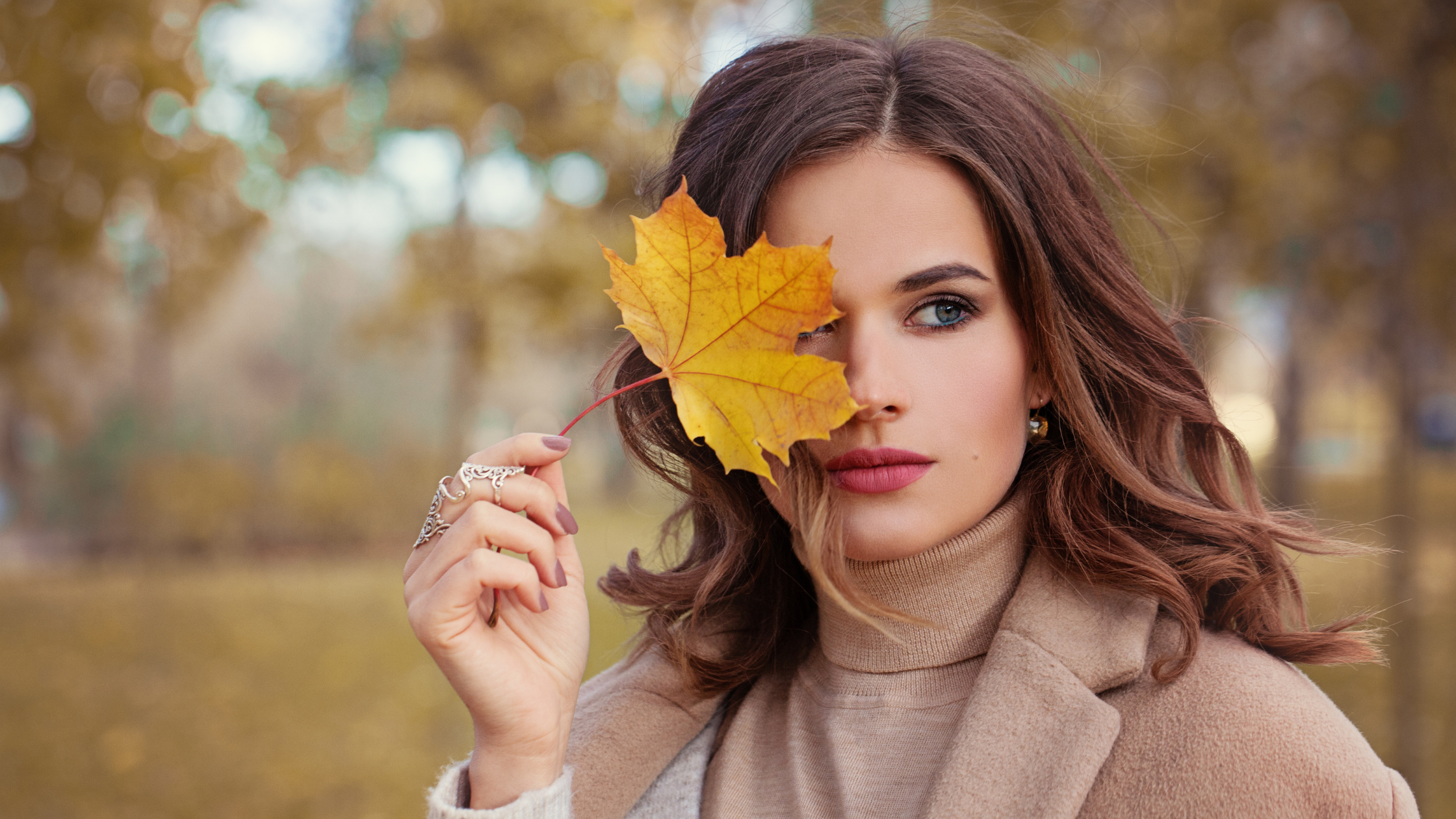 Is the Changing Season Leaving Your Hair Dry and Frizzy? Autumn Haircare 101